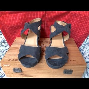 Blue suede naturalizer N5 comfort sandal.